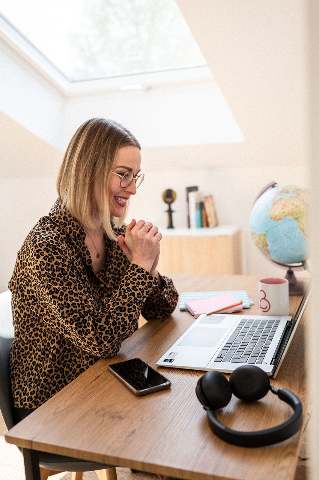 Amélie Siribié de chez Dix-mois propose un accompagnement périnatal à domicile à Nantes, ainsi qu'en visioconférence
